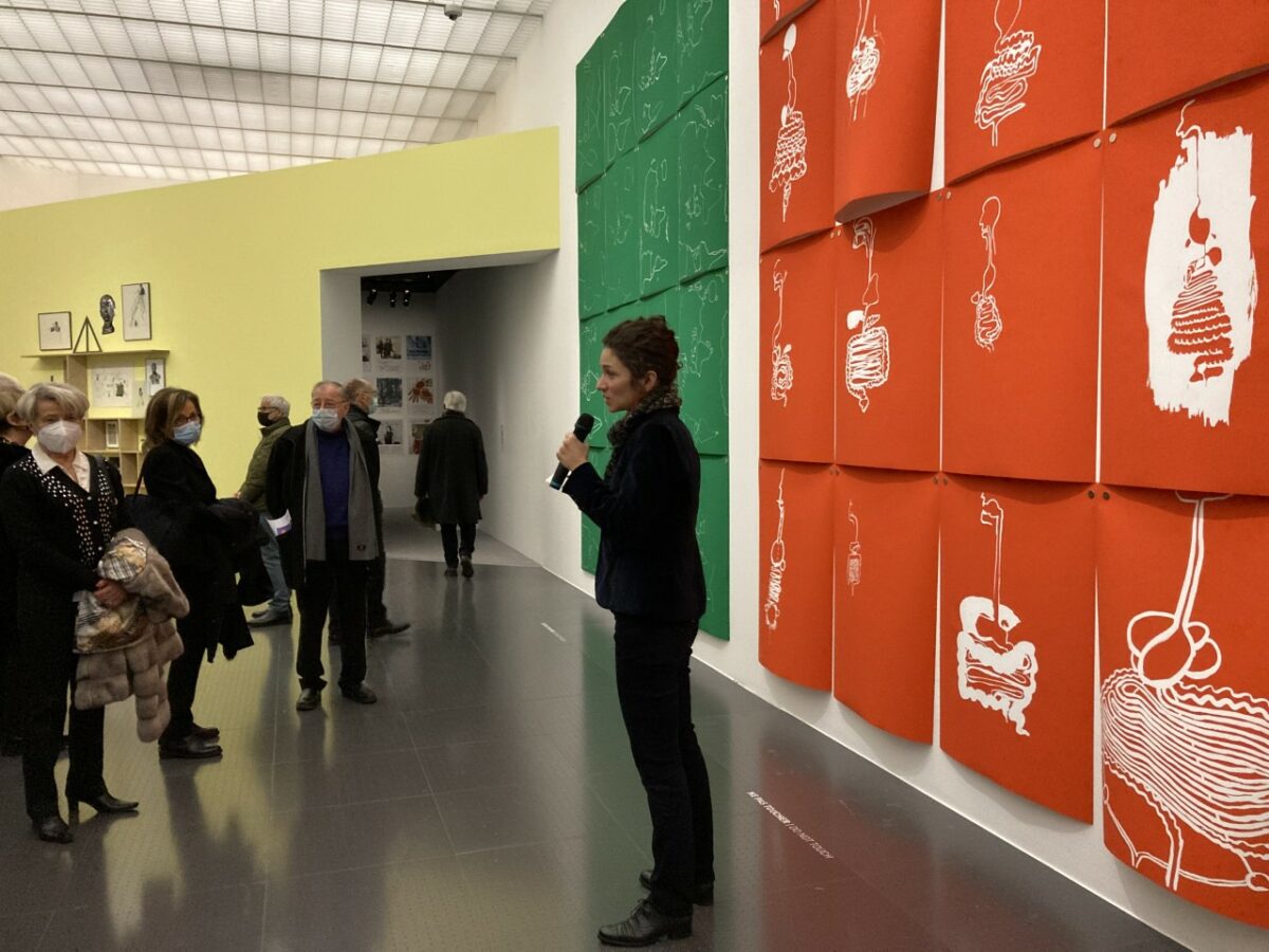 Jeudi 3 février 2022. Visite en avant-première de l’exposition « l’Art d’apprendre. Une école des créateurs » en présence de la Commissaire Hélène Meisel.